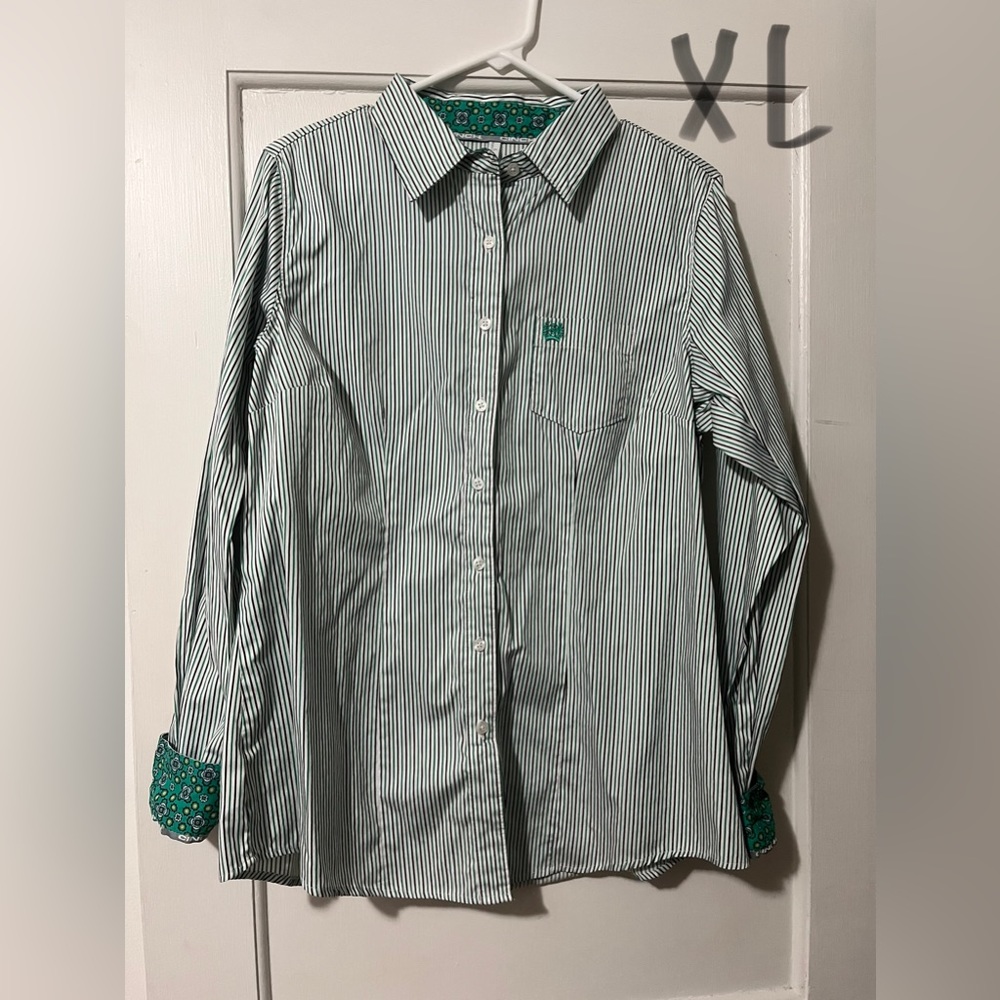 Women’s Cinch Buttondown